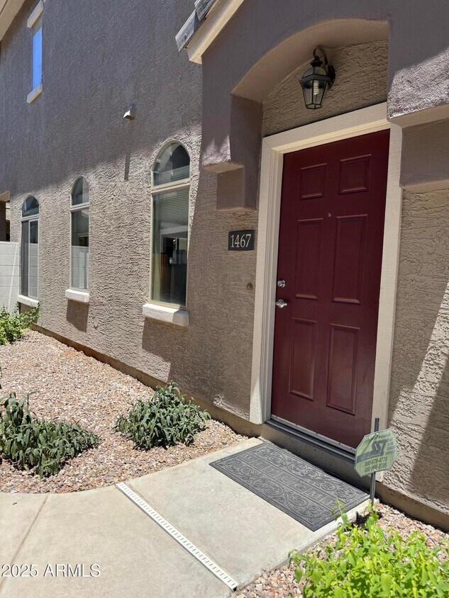 Foto principal - 2402 E 5th St
