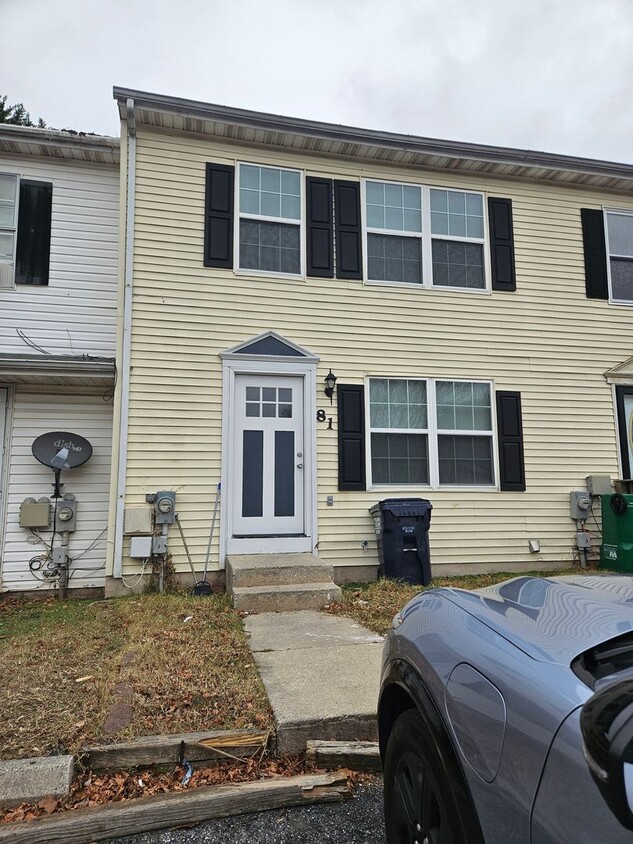 Foto principal - For Rent: Renovated Middletown Townhome, G...