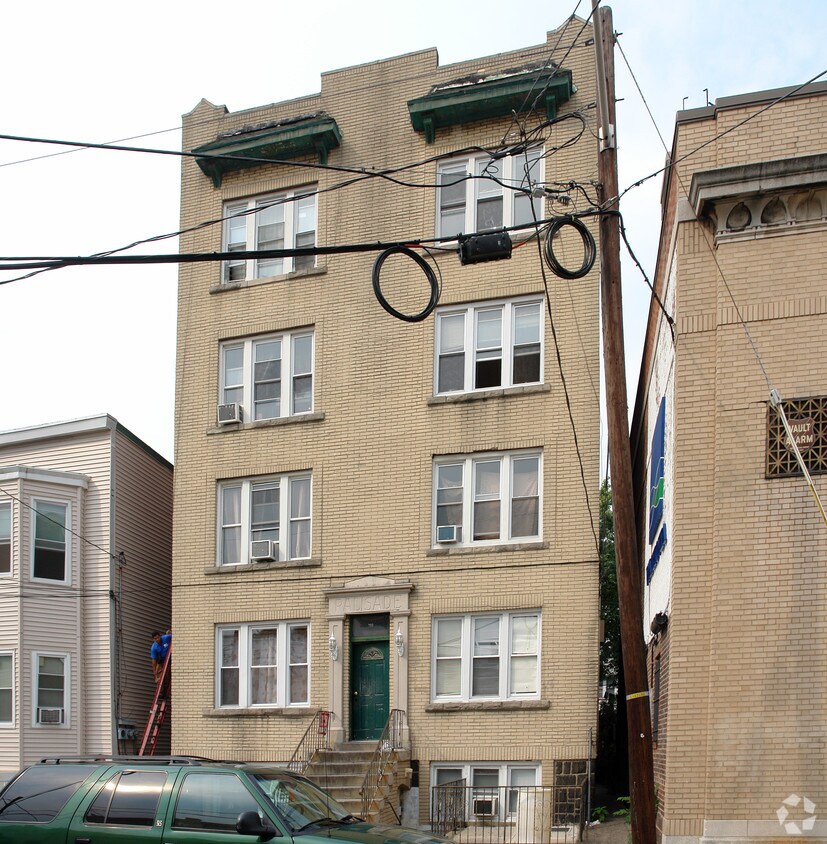 Building Photo - 208 75th St