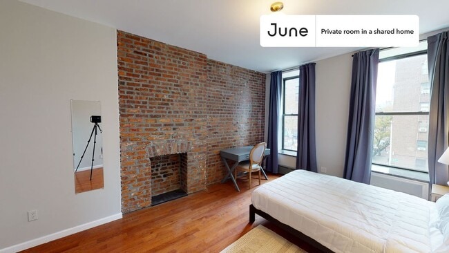 Building Photo - Room in Shared 2 bed/1 bath home