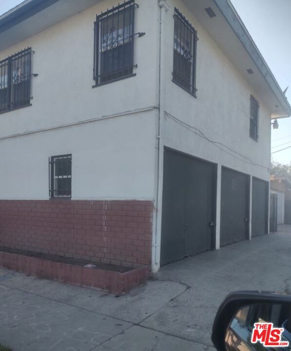 Foto del edificio - 859 E 87th Pl