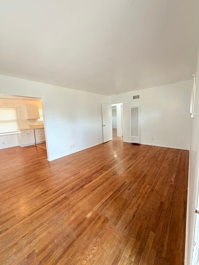 Building Photo - 7110 1/2 Haskell Ave