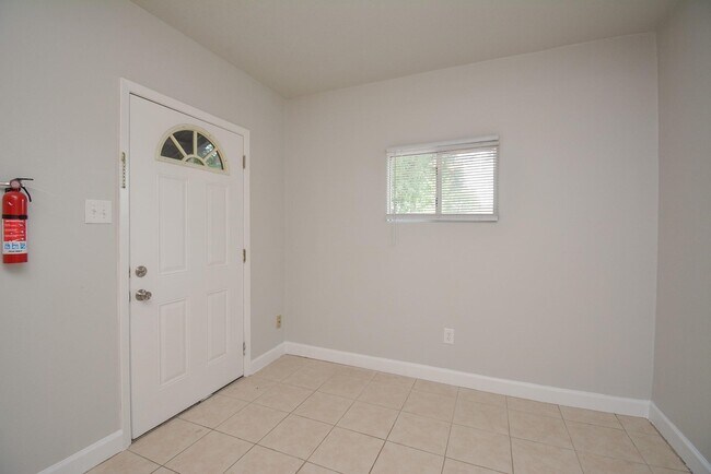 Foto del edificio - 2117 Thonig Rd