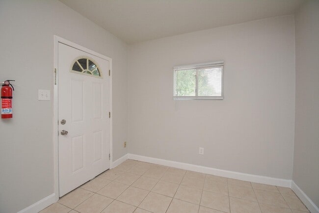 Building Photo - 2117 Thonig Rd