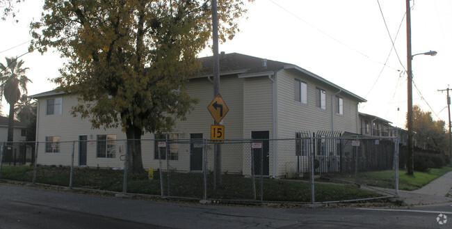 Building Photo - Courtyard Village