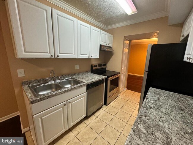 Building Photo - 7923 Mandan Rd