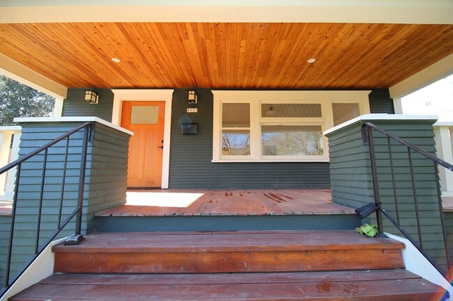 Building Photo - Beautifully Updated 4 Bed/3 Bath 1913 Hist...