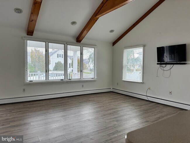 Building Photo - 102 N 31st Ave