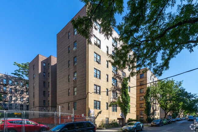 Building Photo - Morris Gardens