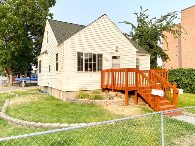 Stairs to front entry - 703 S 28th St
