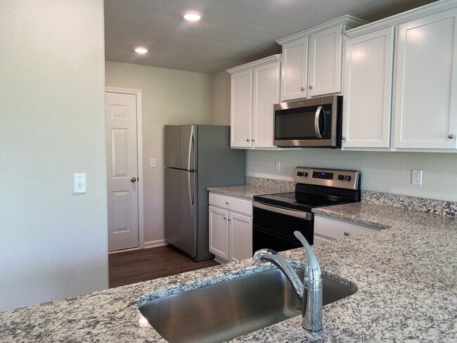 Foto del edificio - 9350 Creedmore Hills Dr