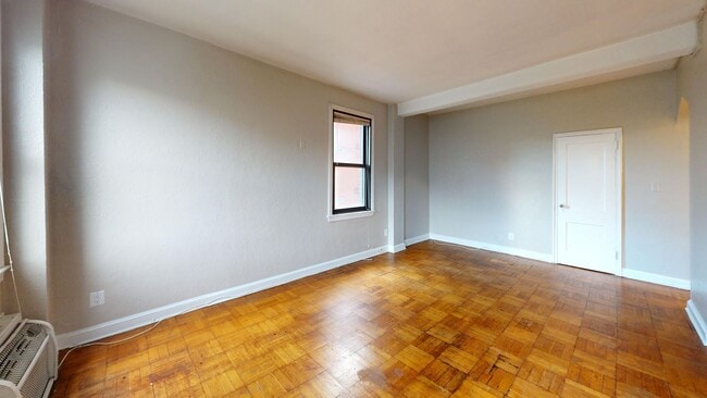 Building Photo - Foggy Bottom One Bedroom Available Now! Ro...