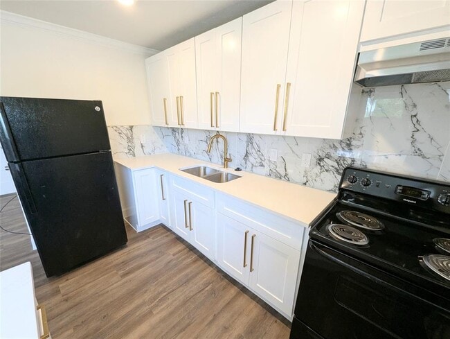 Building Photo - 2306 Garvey Dr