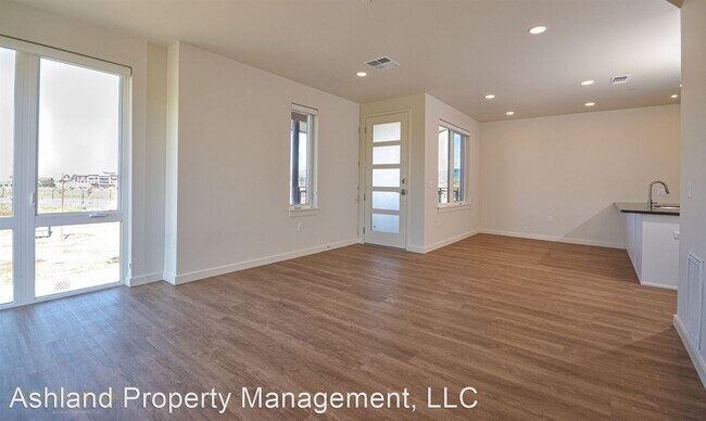 Building Photo - 1550 Myers Ln