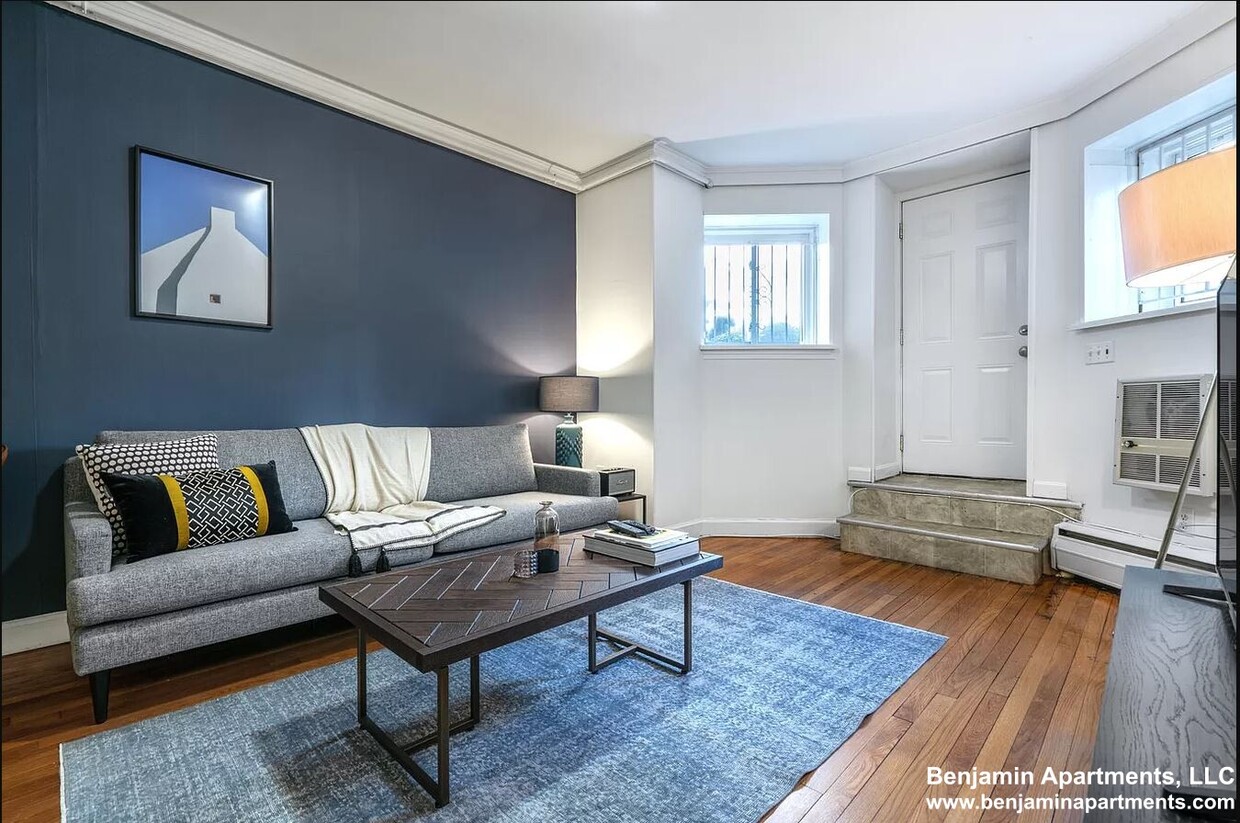 Primary Photo - 521 Beacon St