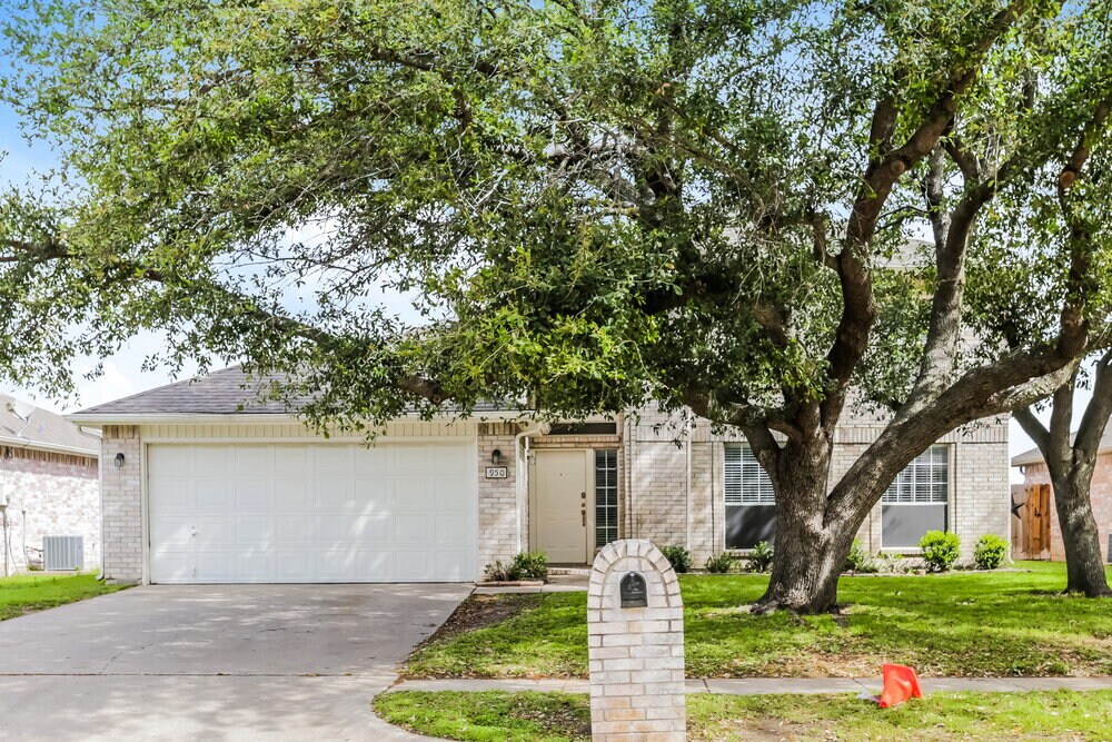 Primary Photo - 950 Silver Streak Dr