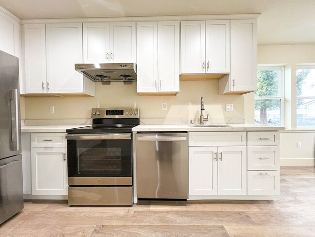 Building Photo - Newly Built One-Bed, Two-Bath House in the...