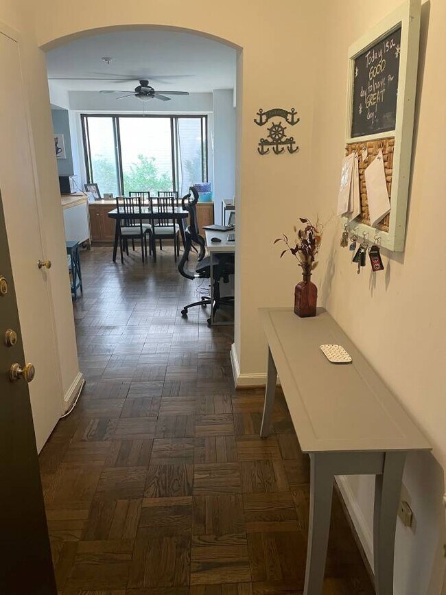 Foto del edificio - 1 Scott Circle Northwest