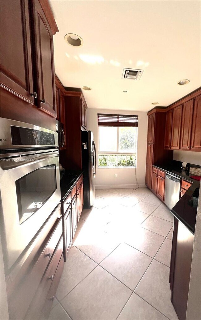Foto del edificio - 16101 Emerald Estates Dr