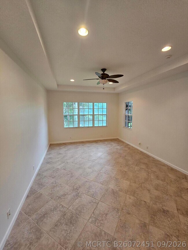 Building Photo - 121 Palmfield Way