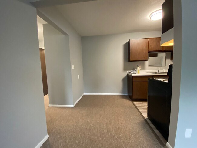 Dining Room - 5215 Main St E