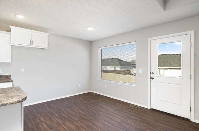 Foto del edificio - 4 Bedroom Rental in Monett!