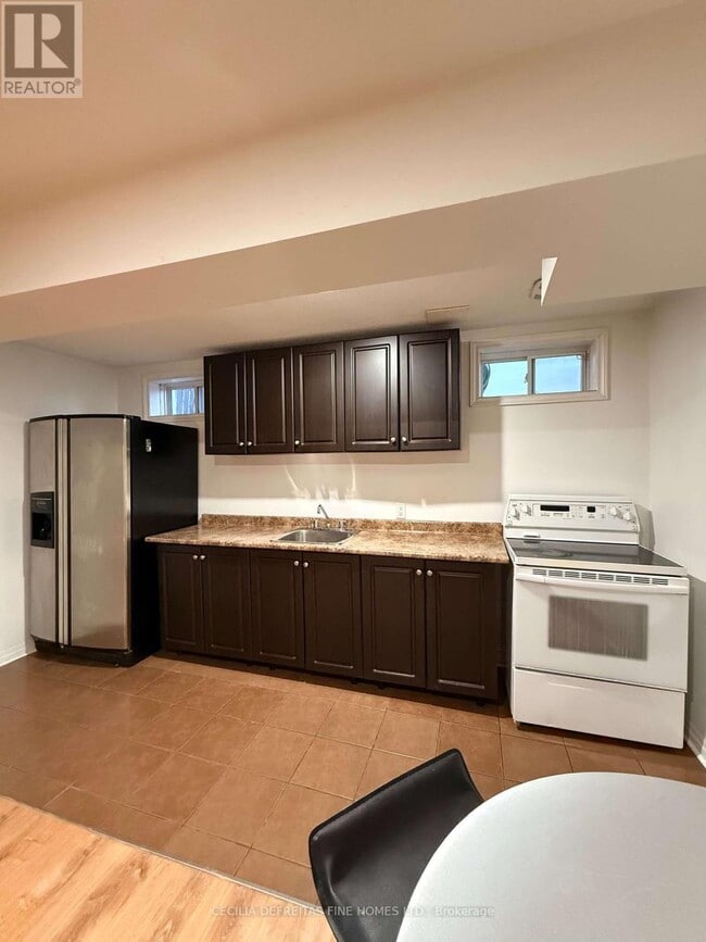 Building Photo - 294 Wildberry Crescent
