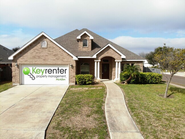 Foto del edificio - Beautiful McAllen Corner Lot Home--3 Bedroom, 2 Bath + Home Office