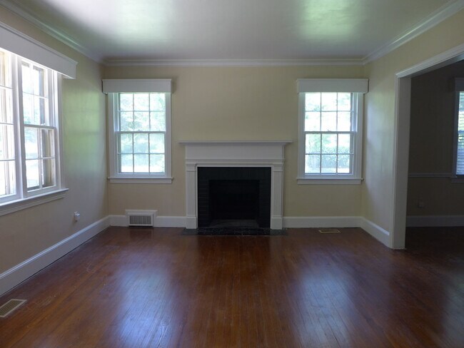 Foto del edificio - 100 S Andrews Ave