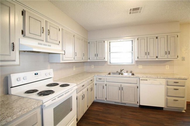Building Photo - 11525 N Florida Ave Oklahoma City OK 73120