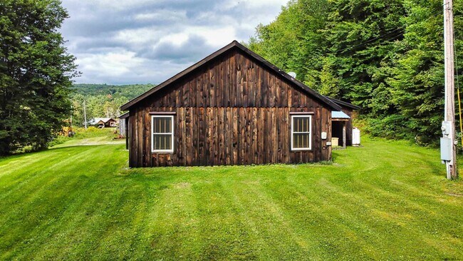 Building Photo - 2070 Harper Rd