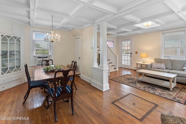 Building Photo - 462 Church St