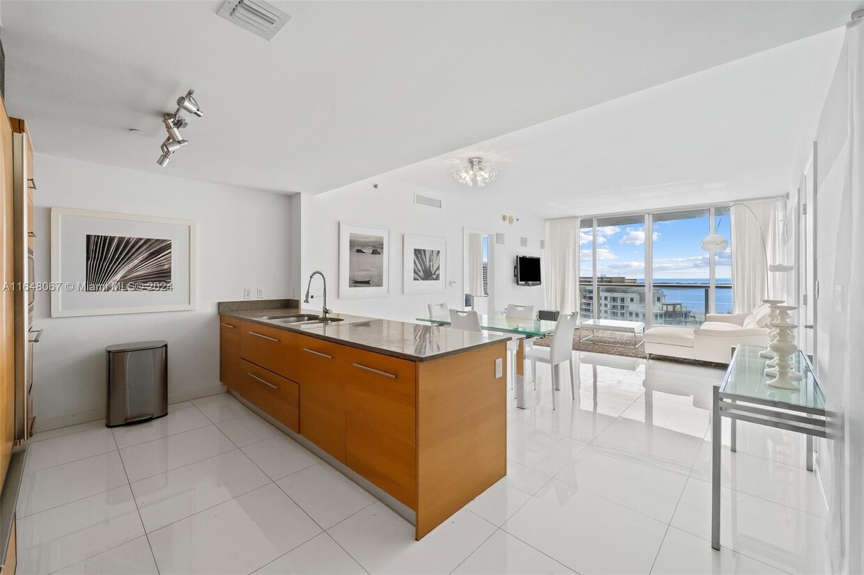 Foto principal - 465 Brickell Ave