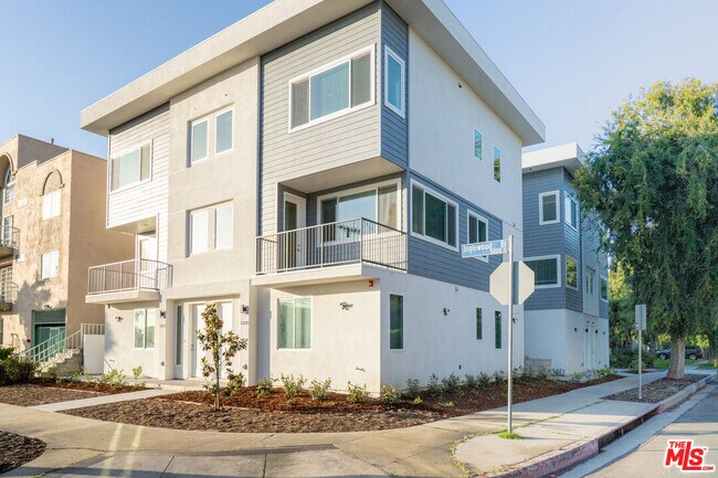 Building Photo - 5220 Inglewood Blvd