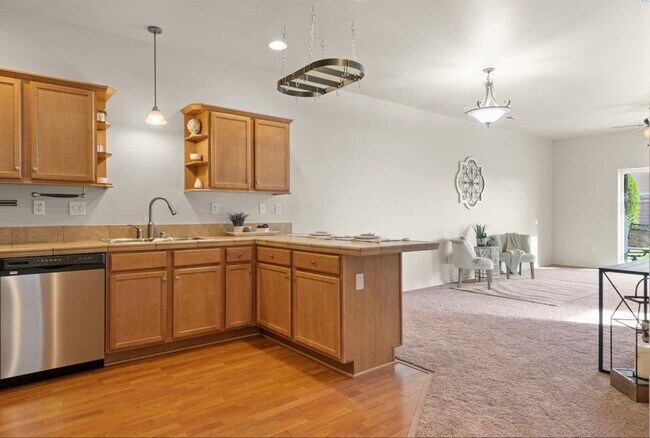 Building Photo - 9722 Vincenzo Dr