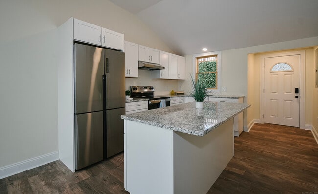 Foto del edificio - 42 Eastview Rd