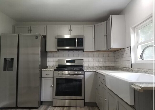 Building Photo - 612 2nd ave