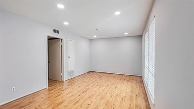 Building Photo - 2515 Shakespeare St