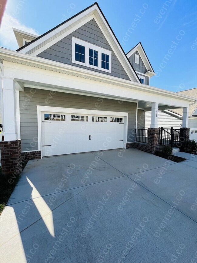 Foto del edificio - 4-Bedroom, 2.5-Bathroom Home with Modern A...