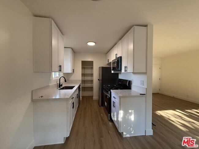 Foto del edificio - 3707 S Canfield Ave