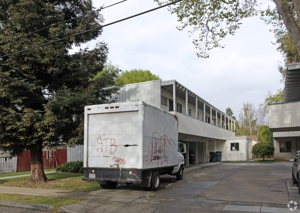 Building Photo - 1013-1017 Madera Ave