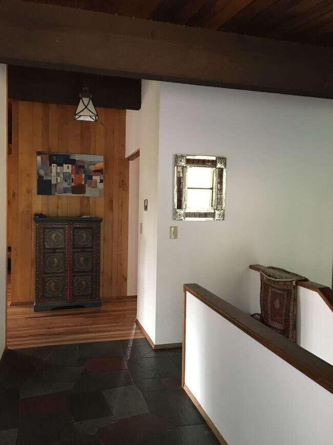 Foto del edificio - 3240 NW Elmwood Dr