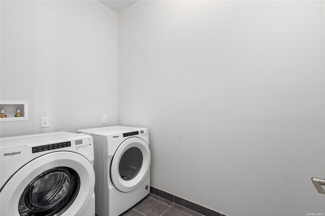 Building Photo - 1010 Grist Mill Cir