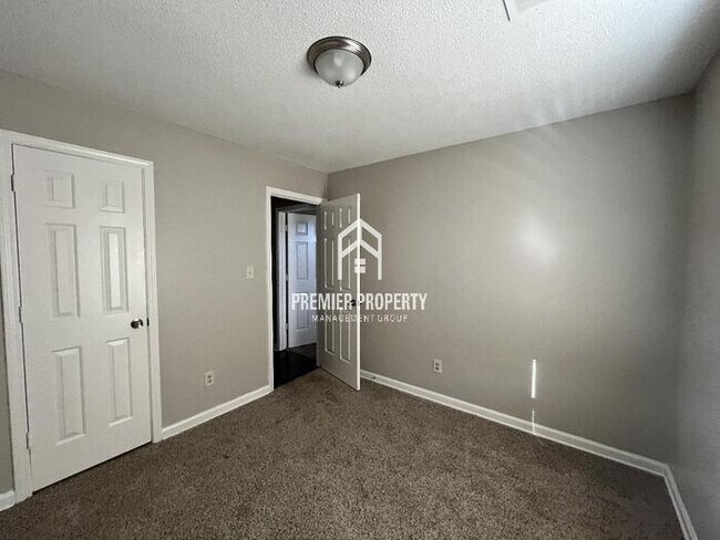 Building Photo - 6982 Luxor Ln