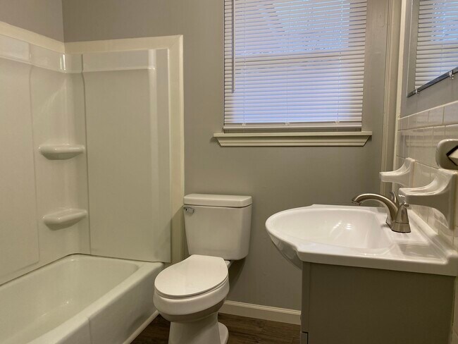 Building Photo - 115 Kemmons Dr