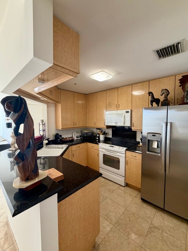 Building Photo - 801 Brickell Key Blvd