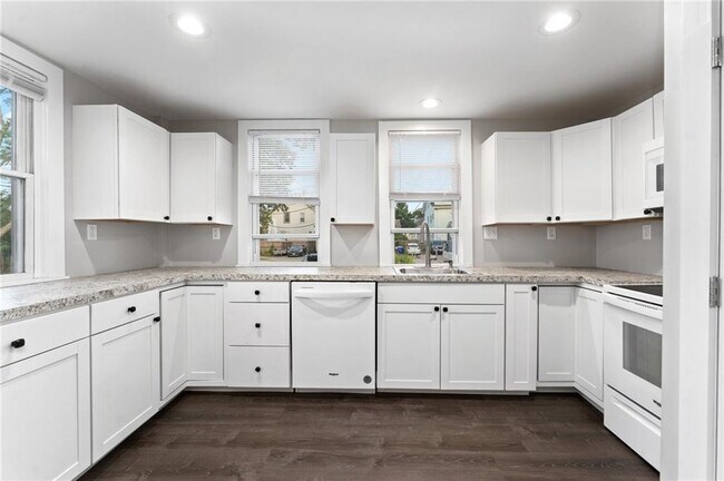 Building Photo - 62 Main St