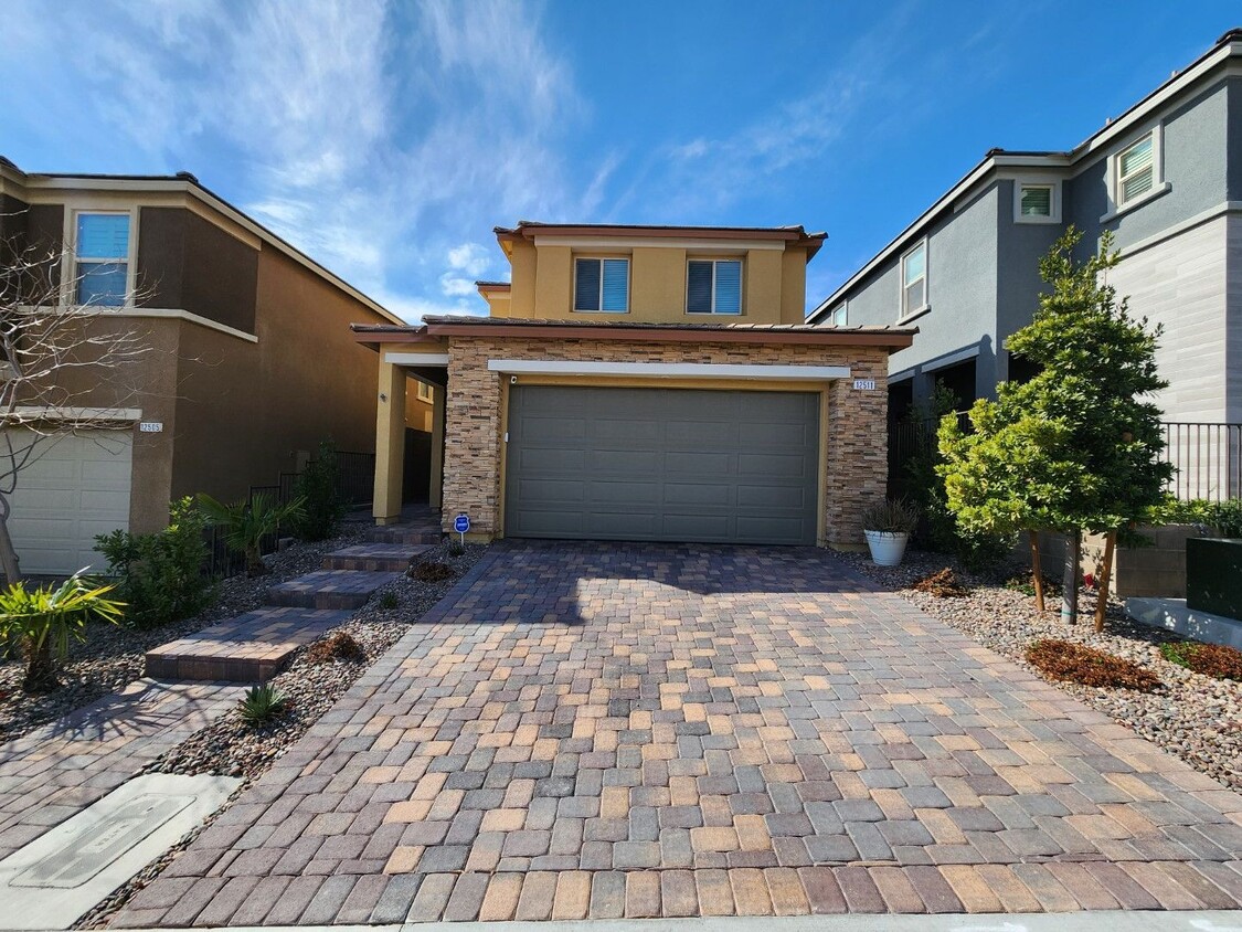 Primary Photo - Upgraded 3 Bedroom with a Pool in a Gated ...