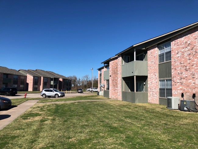 Building Photo - Cottonwood Apartments