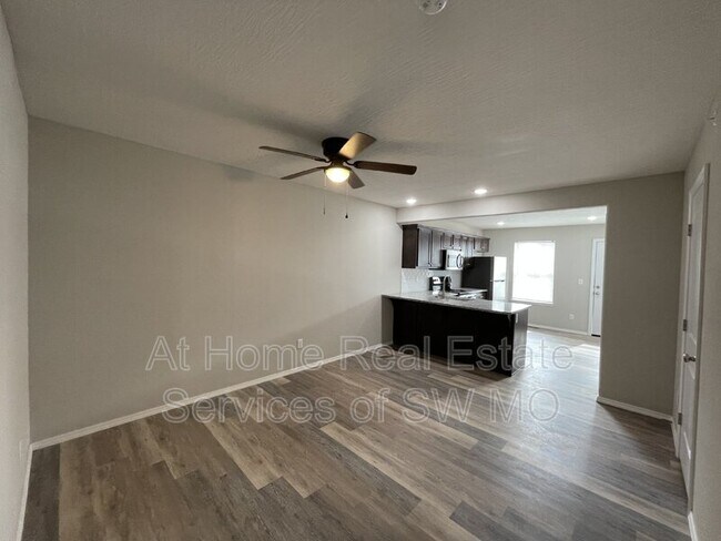Foto del edificio - 748 Turner Ave